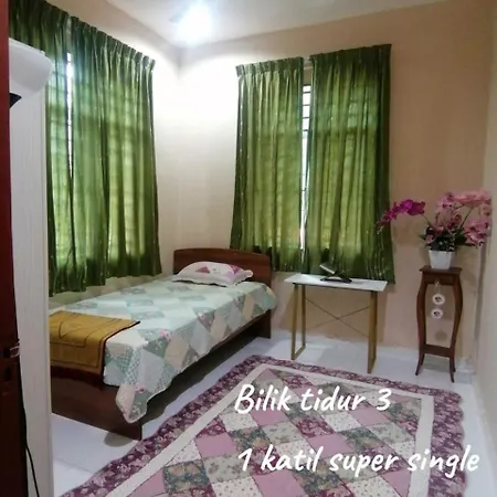 Homestay Noor Mak Lagam Chukai Exterior photo